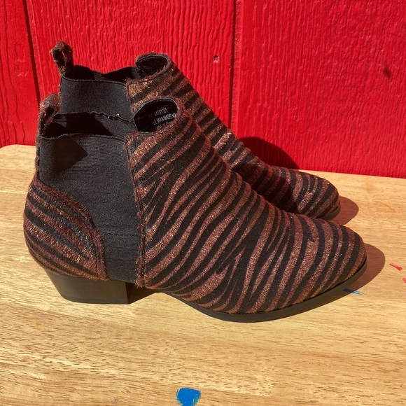 Cato Tiger Stripe Fur Ankle Bootie - Picture 4 of 6